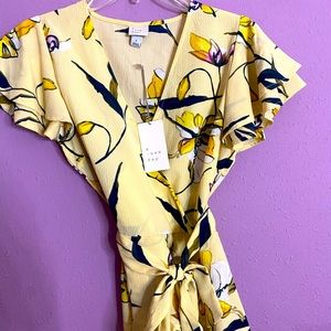 Brand new women’s wrap top